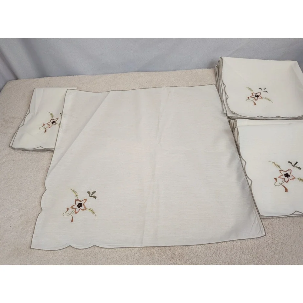 Vintage‎ Embroidered Cloth Napkins Set of 8 Off White Scalloped Edge Floral Boho